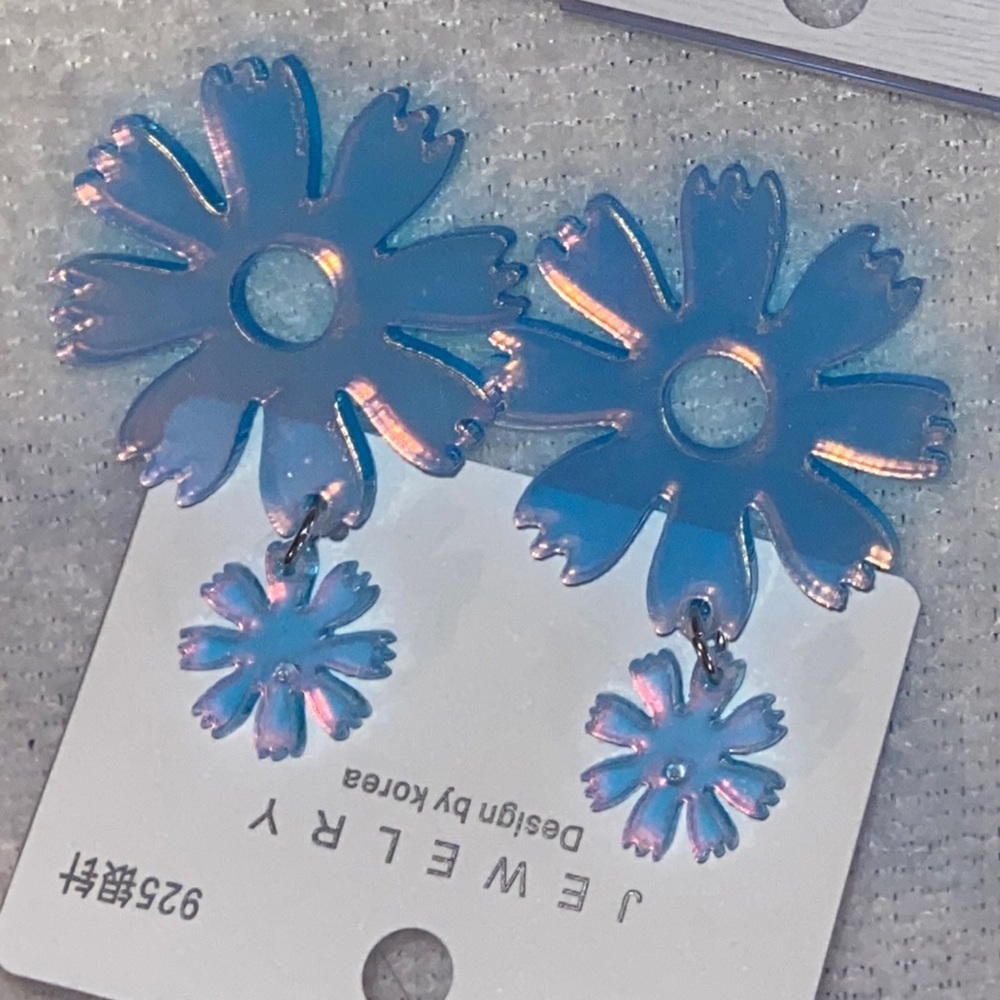 New Fun Blueish Floral Statement Earrings- Color Changes w/Lighting & Clothing🩵